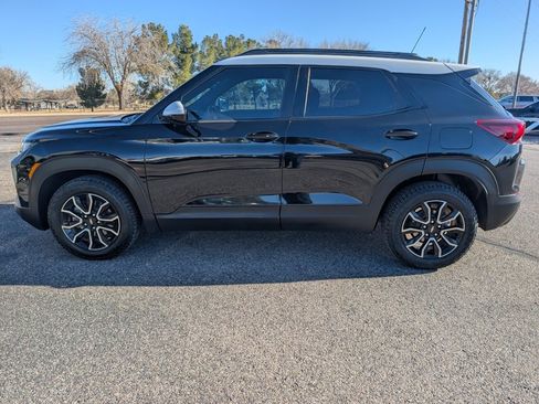 Used 2023 Chevrolet TrailBlazer ACTIV w/ Convenience Package image 2