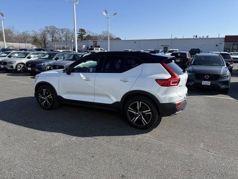 Used 2020 Volvo XC40 T5 R-Design image 2