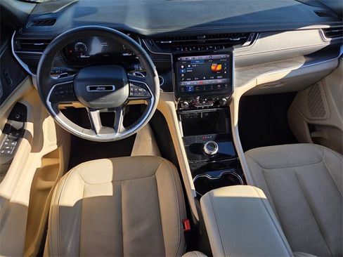Used 2023 Jeep Grand Cherokee Limited image 8