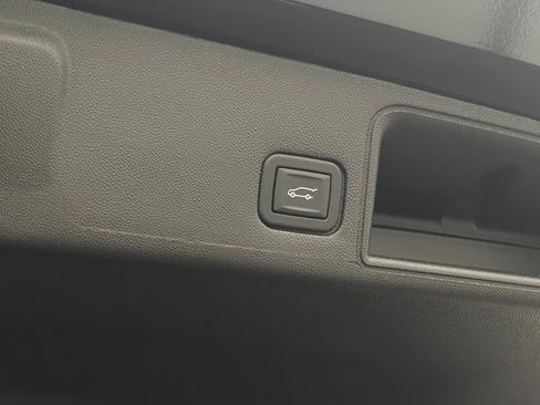 Used 2024 GMC Terrain SLT w/ Infotainment Package II AWD/4WD image 11