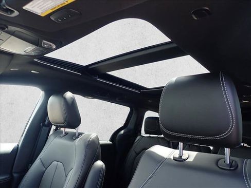 New 2027 Chrysler Pacifica Select AWD/4WD image 15