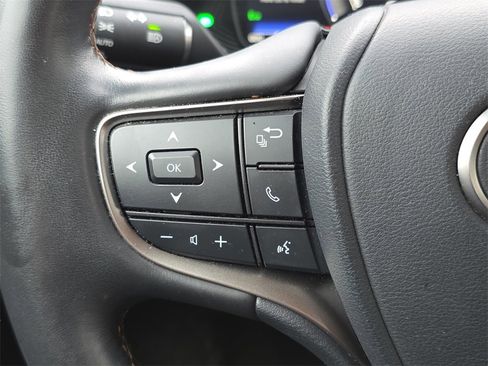 Used 2022 Lexus UX 250h w/ Premium Package image 26