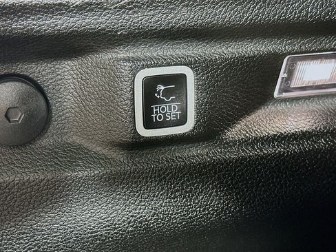 Used 2023 Jeep Grand Cherokee L Limited w/ Luxury Tech Group II image 31