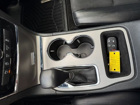 Used 2022 Jeep Grand Cherokee Laredo X RWD image 23