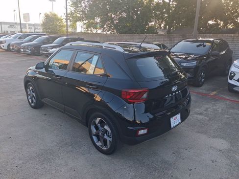 Used 2025 Hyundai Venue SEL FWD image 8
