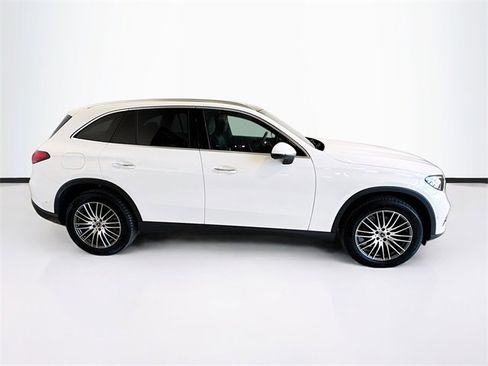Certified 2025 Mercedes-Benz GLC 300 4MATIC image 4
