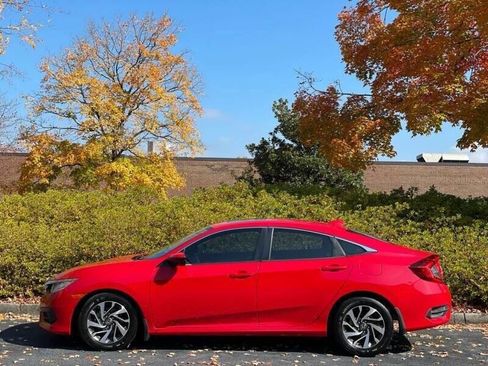 Used 2017 Honda Civic EX image 4