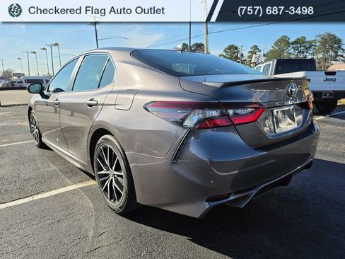 Used 2023 Toyota Camry SE w/ Cold Weather Package image 7