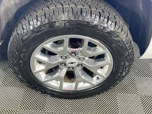 Used 2018 Chevrolet Suburban LT AWD/4WD image 35