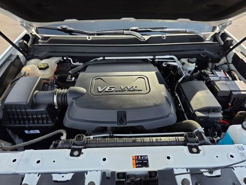 Used 2016 Chevrolet Colorado LT w/ Luxury Package, Chrome AWD/4WD image 11