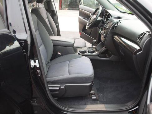 Used 2012 Kia Sorento LX w/ Convenience Pkg FWD image 6