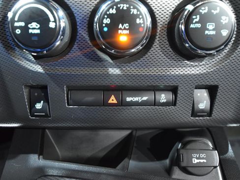 Used 2012 Dodge Challenger R/T image 27