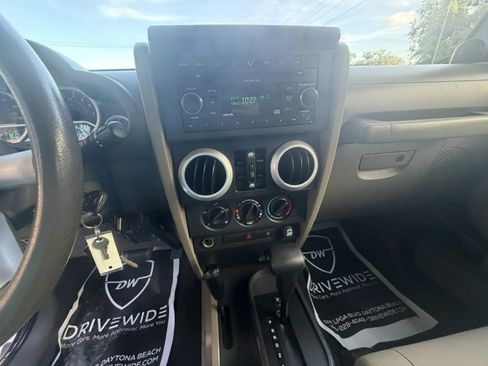 Used 2008 Jeep Wrangler Unlimited Sahara w/ Trailer Tow Group image 17