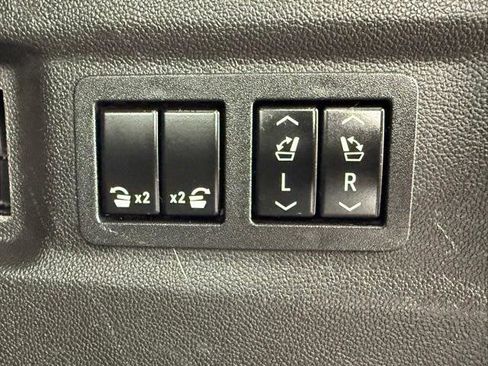 Used 2021 GMC Yukon XL Denali image 16