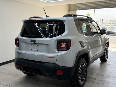 Used 2016 Jeep Renegade Trailhawk w/ Premium Trailhawk Package AWD/4WD image 8