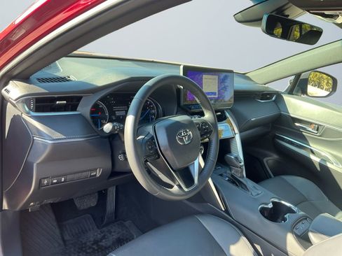 Used 2023 Toyota Venza Nightshade image 11