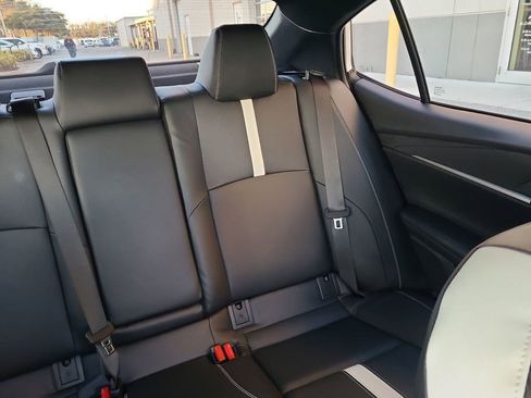 Used 2025 Toyota Camry SE image 6