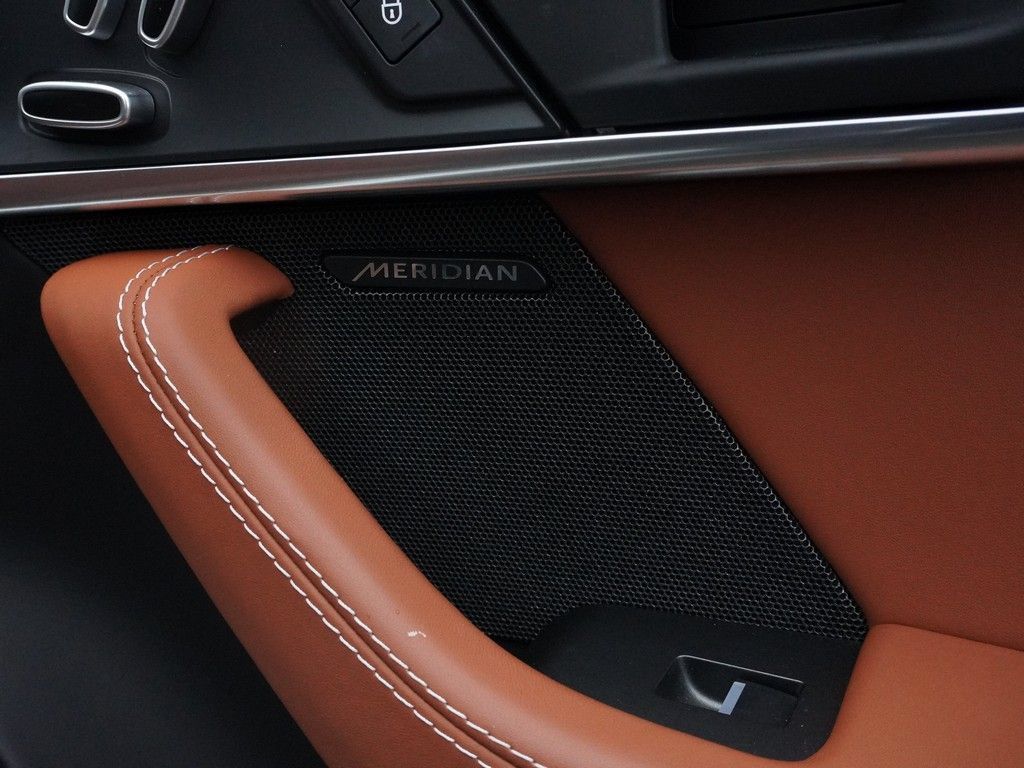 Used 2019 Jaguar F-TYPE R-Dynamic AWD/4WD image 38