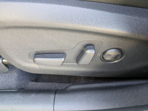 Used 2017 Kia Sorento EX image 18