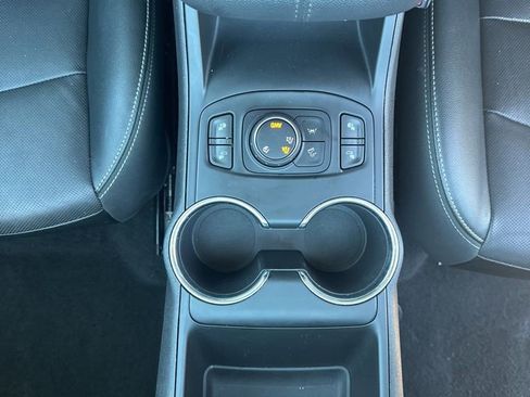 Used 2023 GMC Terrain SLT image 30