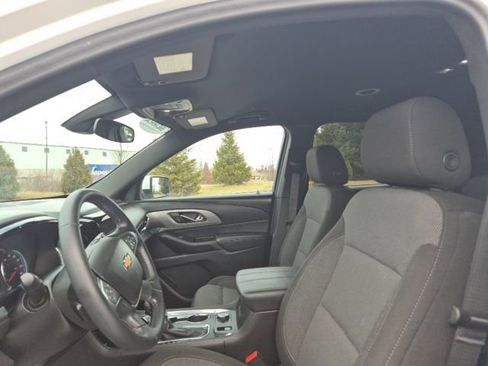 Used 2023 Chevrolet Traverse LT image 16