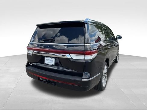 Used 2024 Lincoln Navigator Reserve AWD/4WD image 8