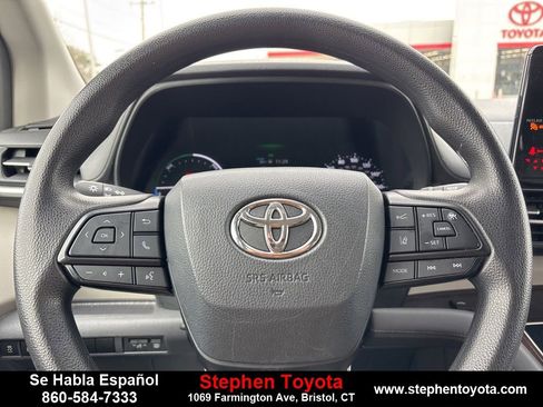 Used 2024 Toyota Sienna LE image 21