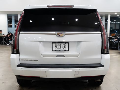 Used 2018 Cadillac Escalade Platinum image 5