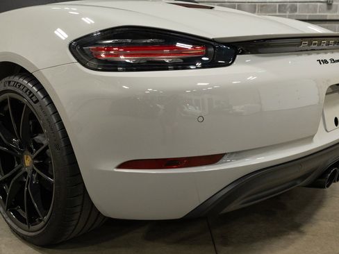 Used 2021 Porsche 718 Boxster RWD image 26