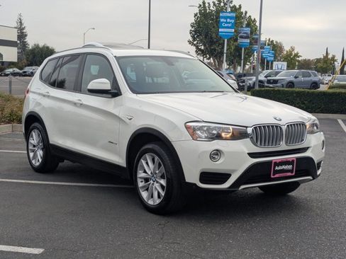 Used 2017 BMW X3 xDrive28i image 3