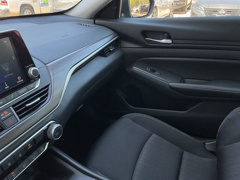 Used 2025 Nissan Altima 2.5 SV image 34