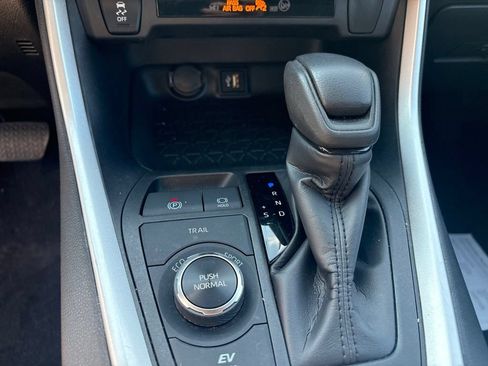 Used 2025 Toyota RAV4 XLE AWD/4WD image 19