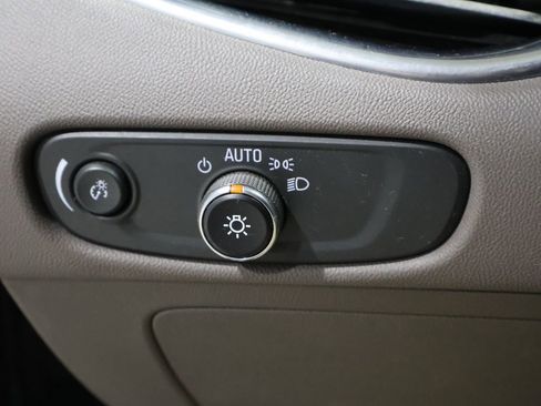 Used 2017 Chevrolet Malibu LT image 32