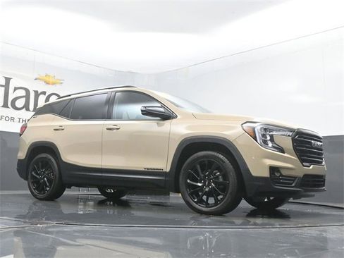 Used 2023 GMC Terrain SLT w/ Infotainment Package II image 2