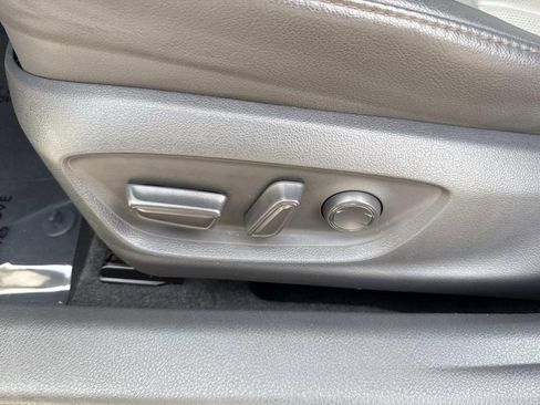 Used 2018 Toyota Camry image 25