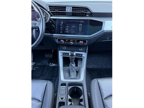 Used 2021 Audi Q3 2.0T Premium w/ Convenience Package AWD/4WD image 9