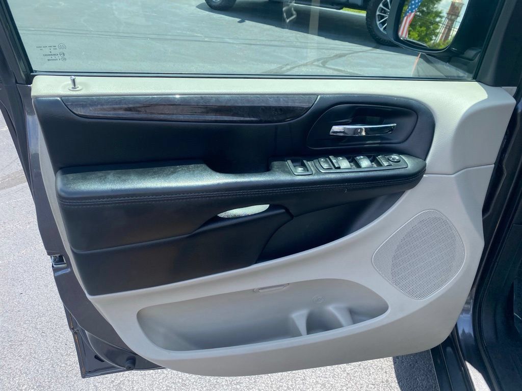 Used 2019 Dodge Grand Caravan SE FWD image 9