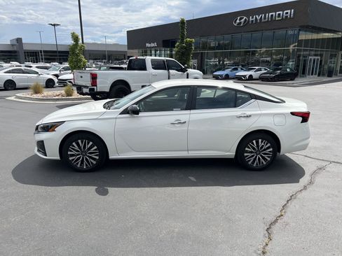 Used 2025 Nissan Altima 2.5 SV AWD/4WD image 12