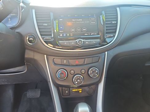 Certified 2022 Chevrolet Trax LT w/ LT Convenience Package image 19
