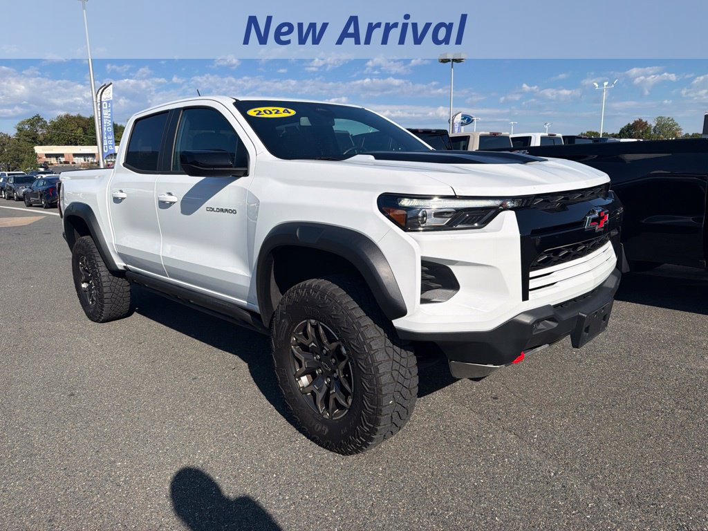 Certified 2024 Chevrolet Colorado ZR2 w/ ZR2 Convenience Package III AWD/4WD image 2