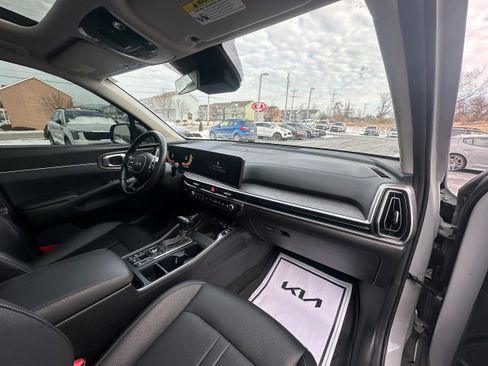 Used 2024 Kia Sorento X-Line EX image 32