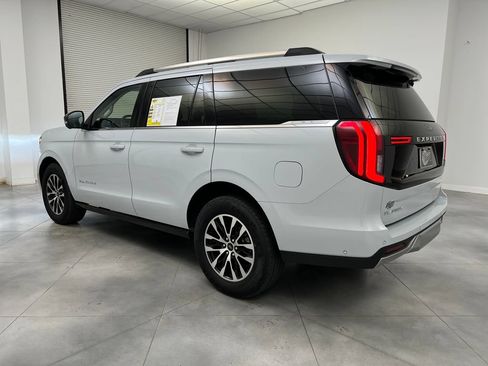 Used 2025 Ford Expedition Platinum AWD/4WD image 6