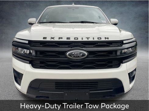 Used 2024 Ford Expedition Limited AWD/4WD image 3