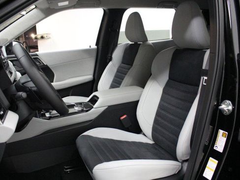 New 2025 Mitsubishi Outlander SE image 7