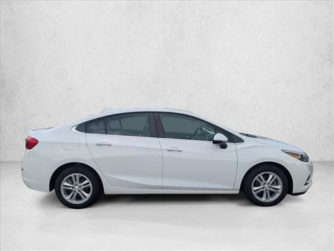 Used 2018 Chevrolet Cruze LT FWD image 4