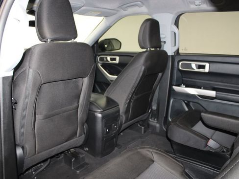 Used 2023 Ford Explorer XLT AWD/4WD image 24