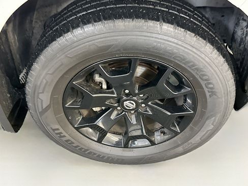 Used 2021 Nissan Frontier SV w/ Midnight Edition Floor Mats image 11