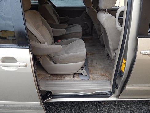 Used 2007 Toyota Sienna LE image 18