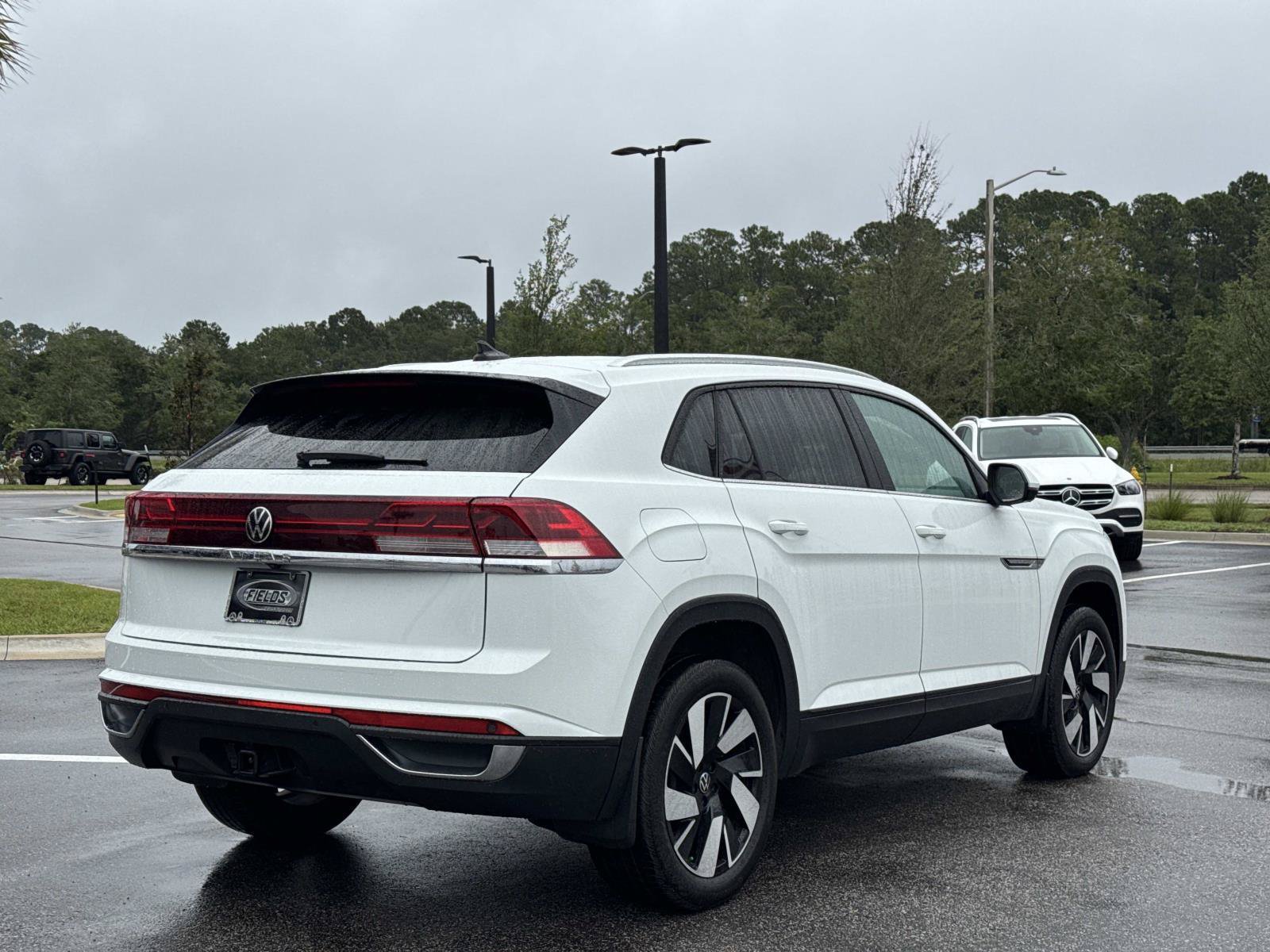 Used 2024 Volkswagen Atlas Cross Sport SE FWD image 3