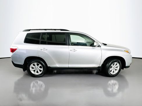 Used 2012 Toyota Highlander SE w/ Tow Pkg image 8